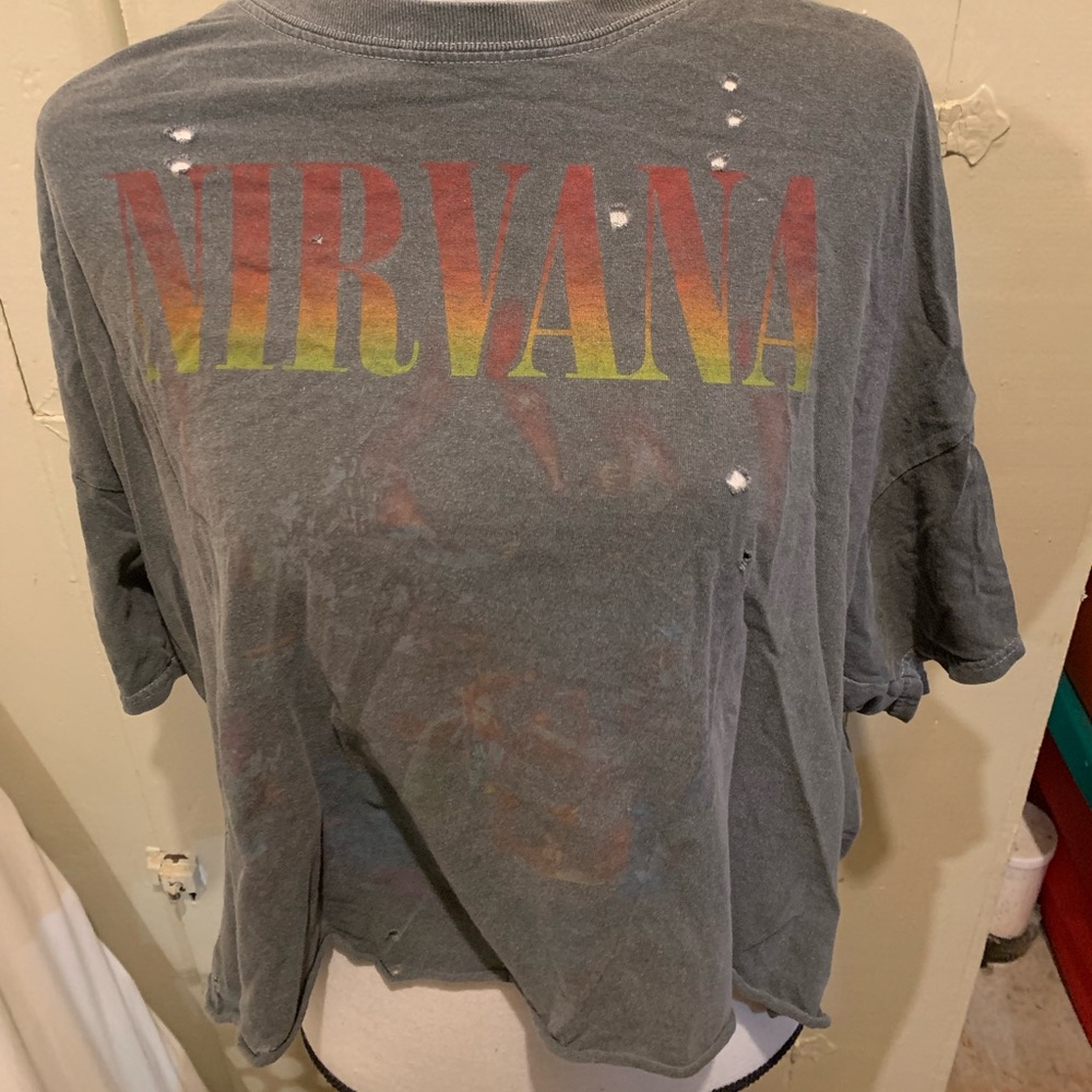 o/s sorta cropped urban outfitters shirt
